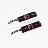 Черные кожаные наручники с красным декором и строчкой - Crazy Handmade - купить с доставкой в Копейске