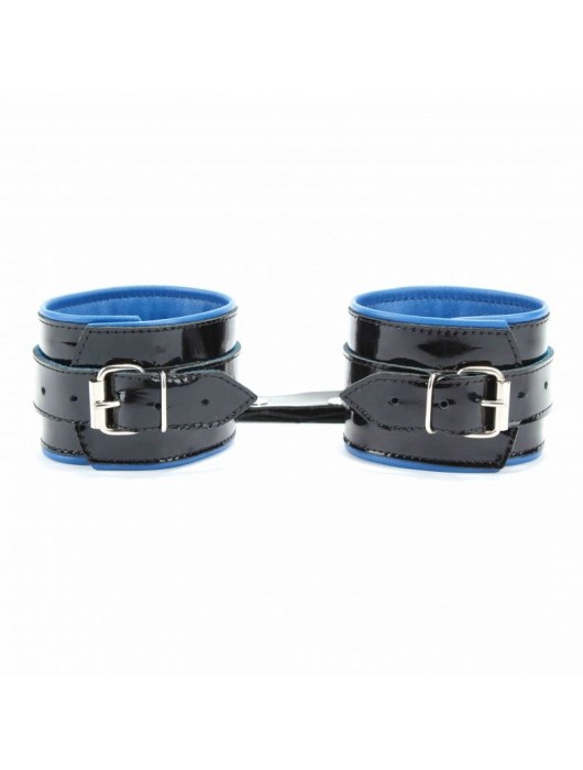 Чёрные лаковые наручники с синим подкладом - БДСМ Арсенал - купить с доставкой в Копейске