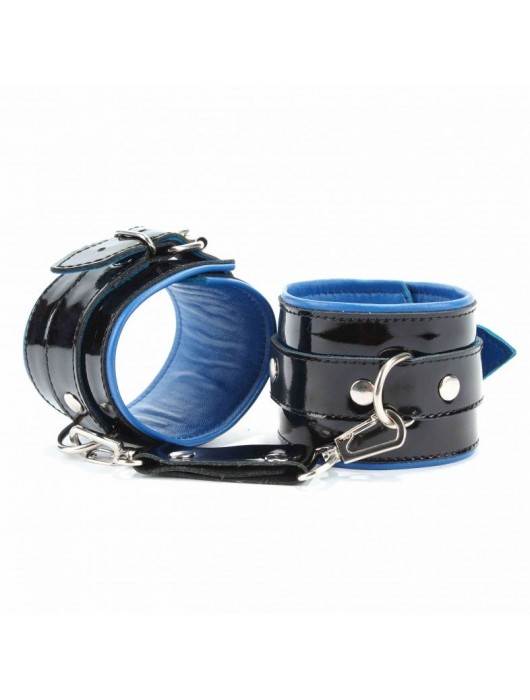 Чёрные лаковые наручники с синим подкладом - БДСМ Арсенал - купить с доставкой в Копейске