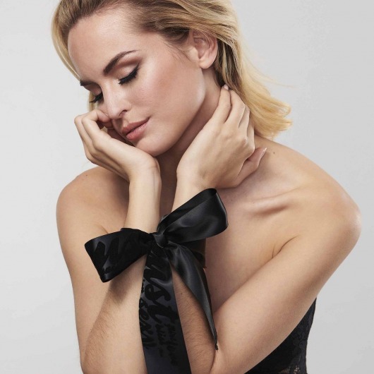 Черные ленты для связывания SILKY SENSUAL HANDCUFFS - Bijoux Indiscrets - купить с доставкой в Копейске